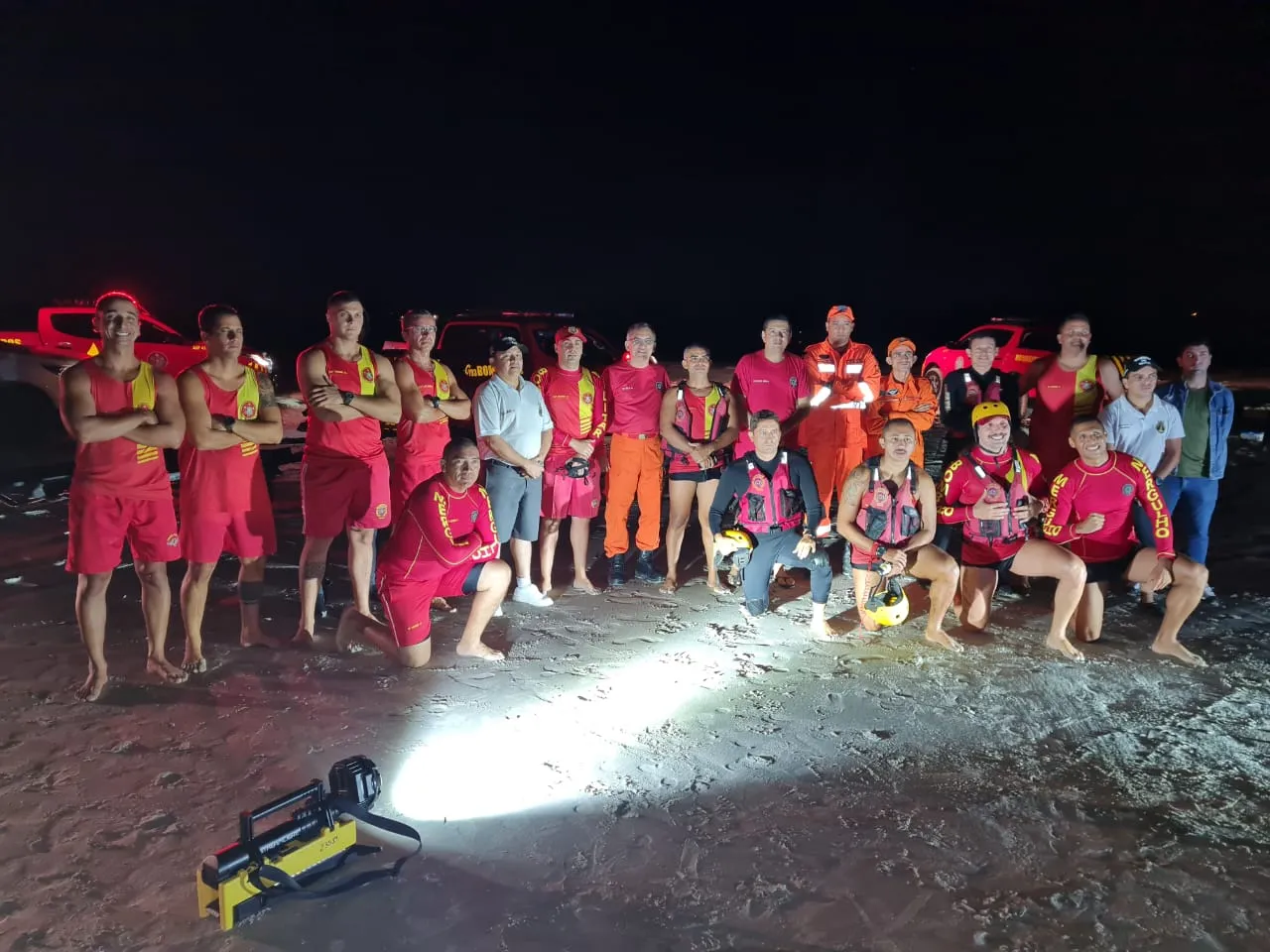A distância entre a praia principal de Jericoacoara e Tatajuba em Camocim, em linha reta é de 21,3 km.