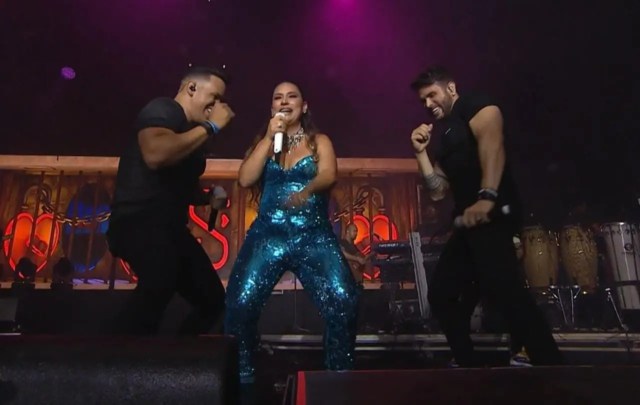 Imagem da notícia: Simone Mendes anuncia nome e gravação do primeiro DVD em carreira solo na 'Farofa da Gkay'