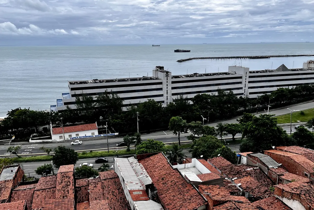 Imagem da notícia: Dois mundos e um abismo na Avenida da Farofa da Gkay