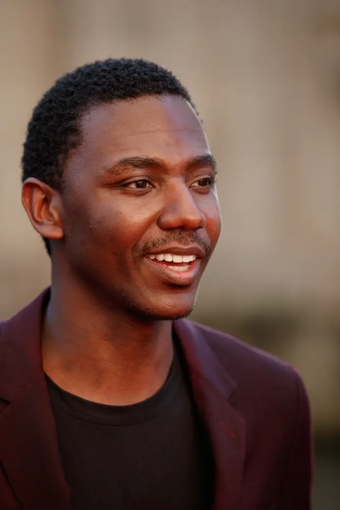 Imagem da notícia: Globo de Ouro 2023 será apresentado pelo comediante Jerrod Carmichael