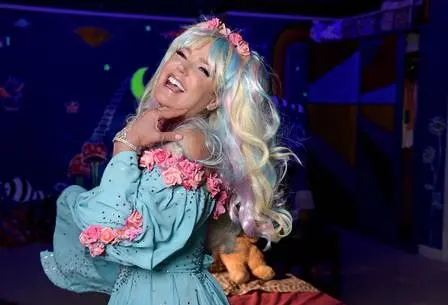 Imagem da notícia: Xuxa volta ao cinema e desiste de se aposentar: 'Podem me chamar de velha porque não me ofende'
