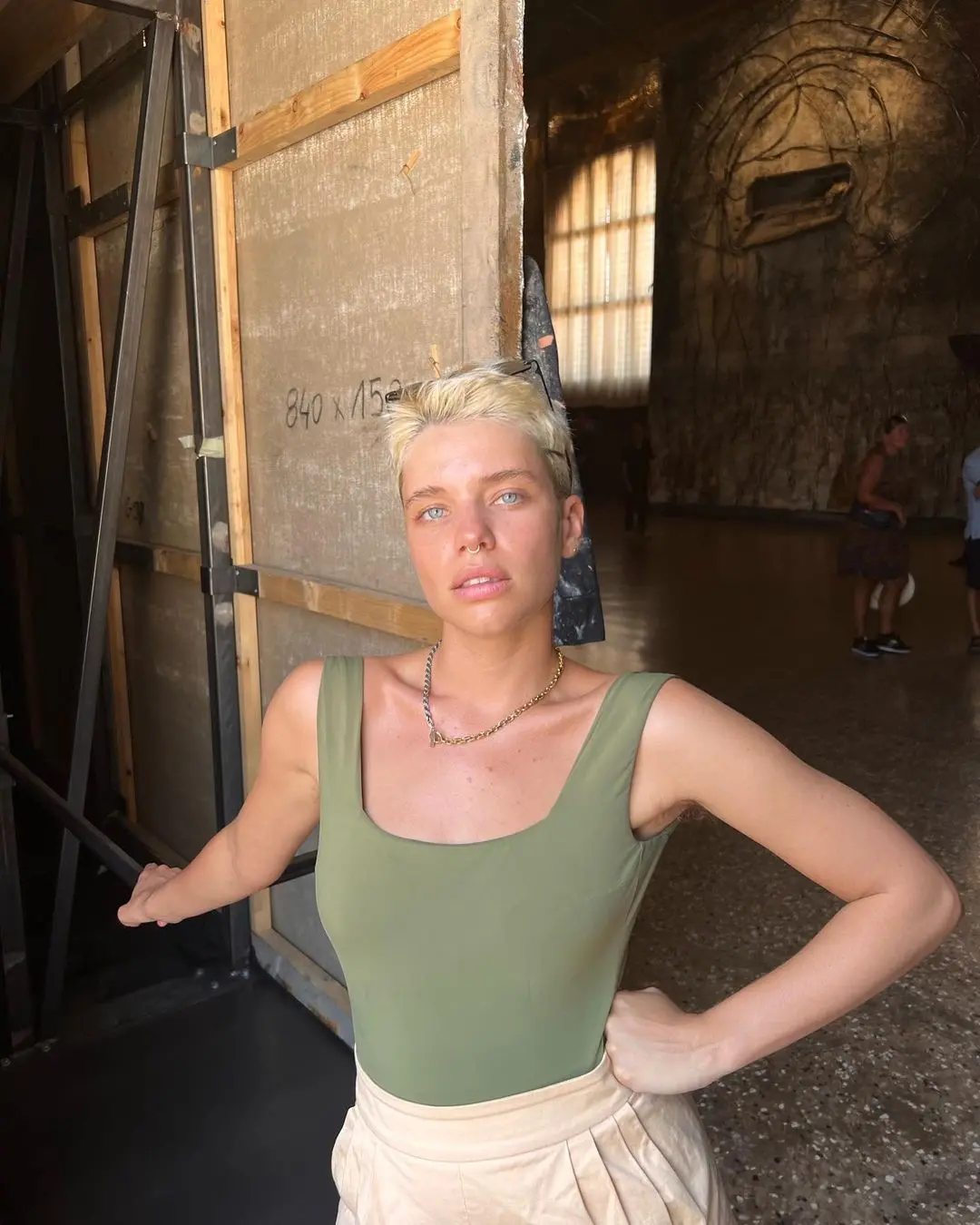 Imagem da notícia: Bruna Linzmeyer posta foto de biquíni e é criticada por pelos à mostra