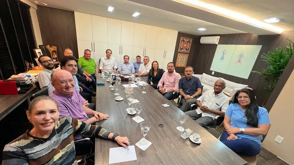 Reunião em que os partidos PT, PP, MDB, PCdoB, PV e PSDB (que depois apoiou chapa adversária) anunciaram que se uniriam em estratégia eleitoral no Ceará
