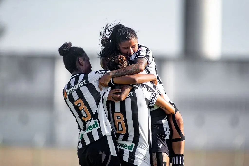 Imagem da notícia Ceará avança em negociações e mantém futebol feminino para 2023