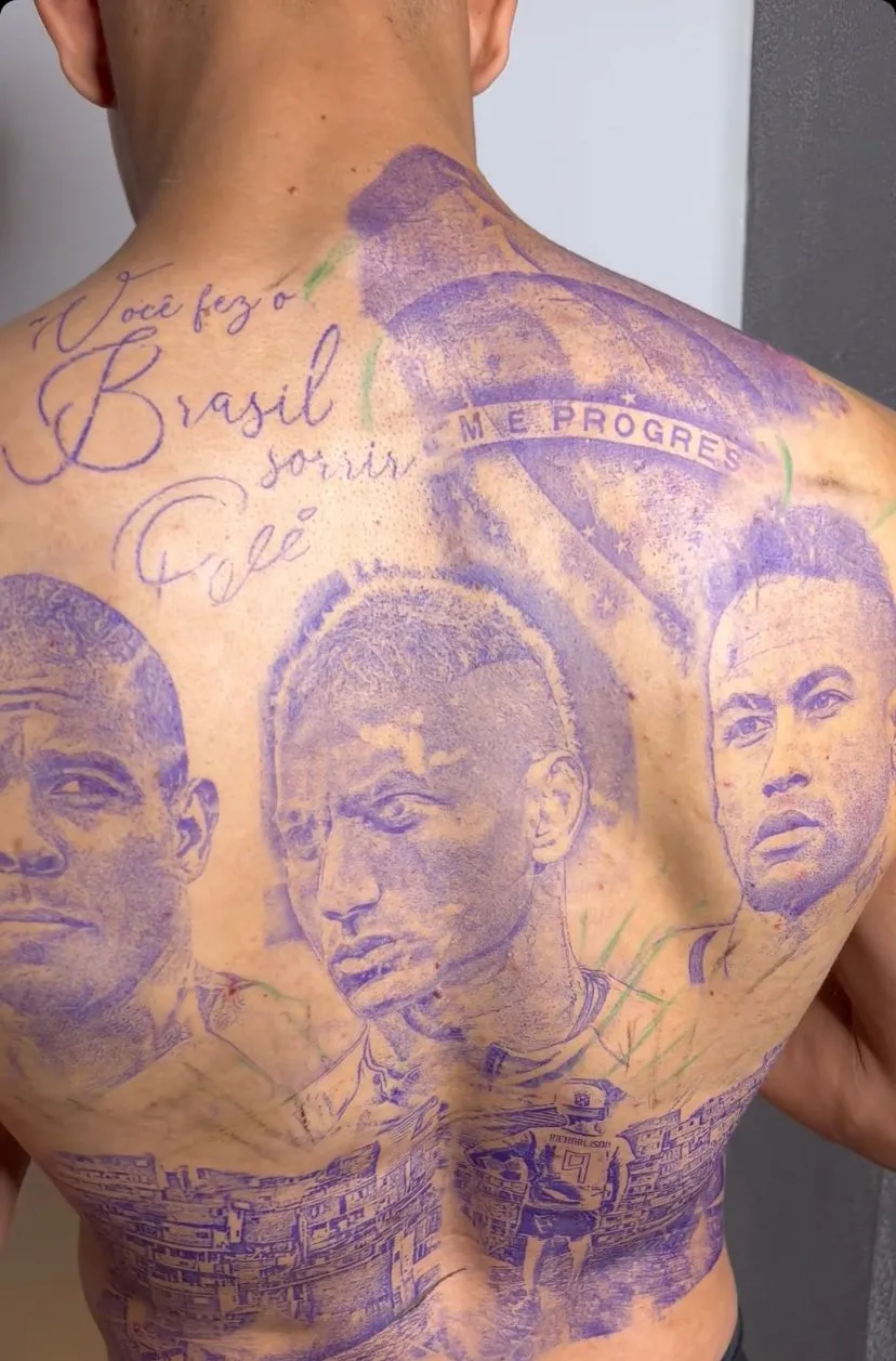 Richarlison tatuou Ronaldo e Neymar nas costas, além de uma homenagem ao Pelé