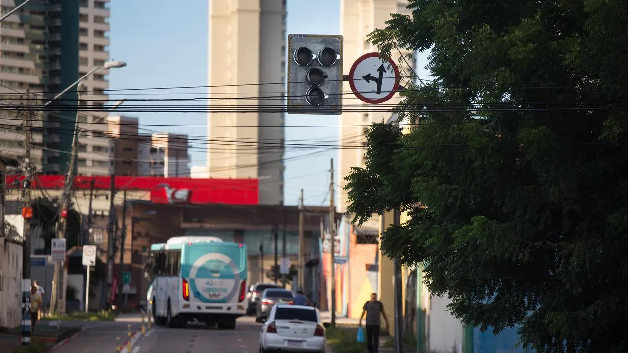 Apenas metade dos semáforos da cidade comunica defeitos e falhas em tempo real às centrais de monitoramento