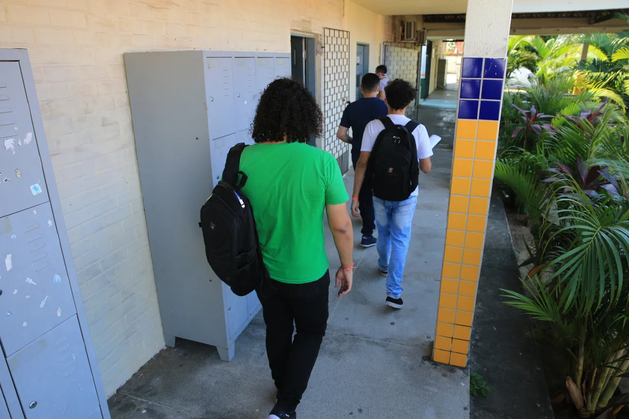 Estudantes devem começar estudos na modalidade integral no ensino fundamental e seguir no sistema no ensino médio