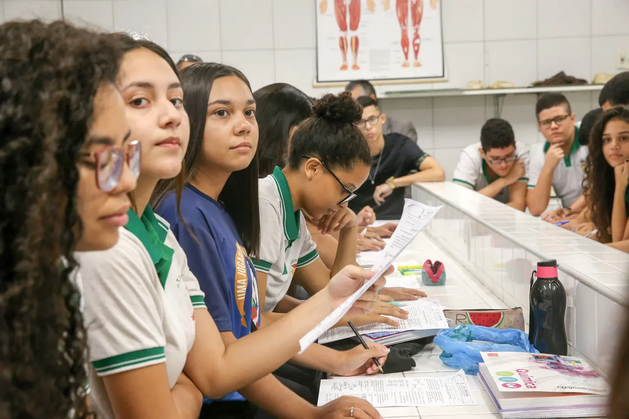 Imagem da notícia: Ceará vai implantar ensino integral para o 9º ano em todas as escolas municipais a partir de 2023