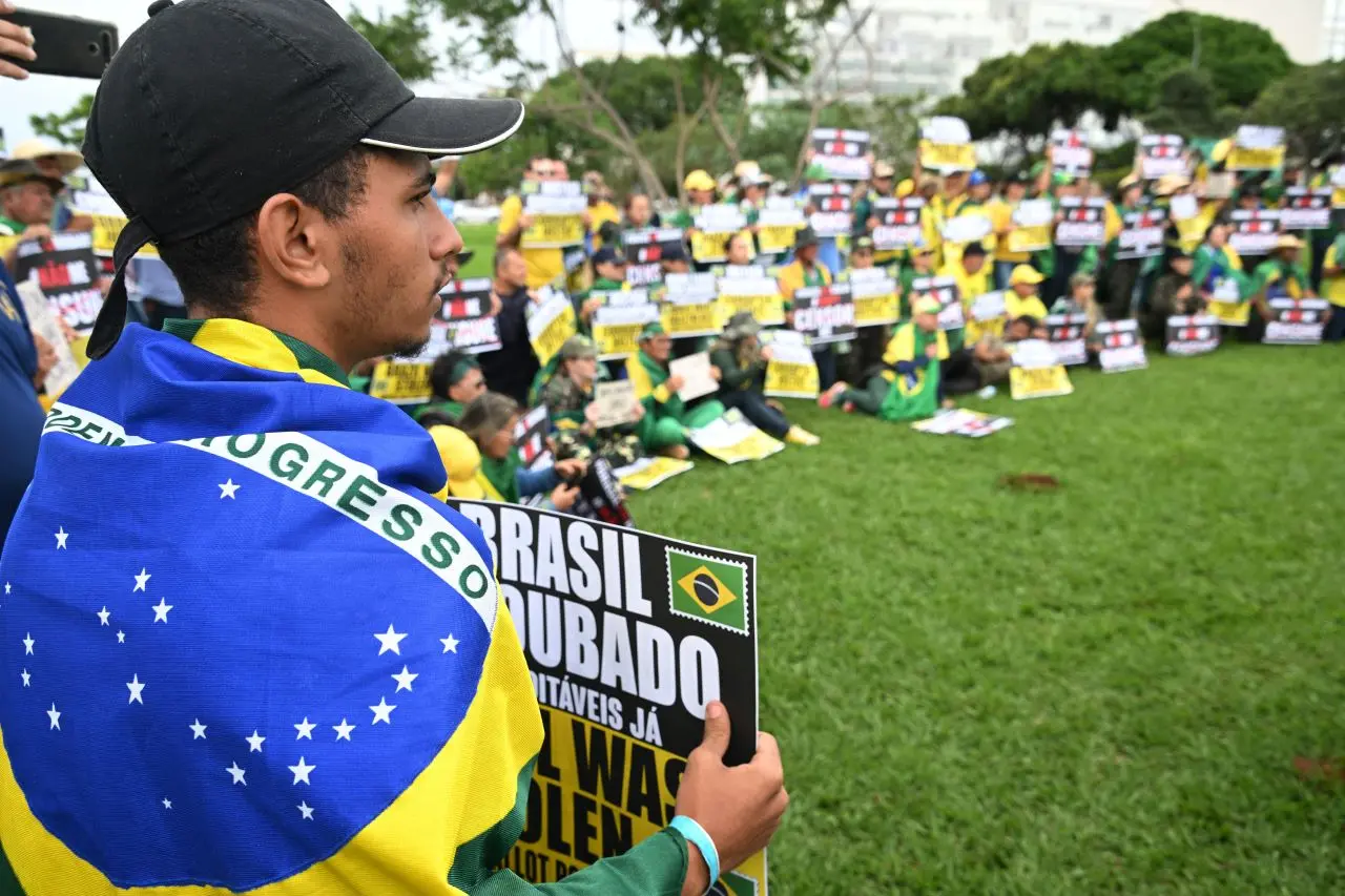 Imagem da notícia: Polícia Federal cumpre mandados contra bolsonaristas suspeitos de atos pelo País