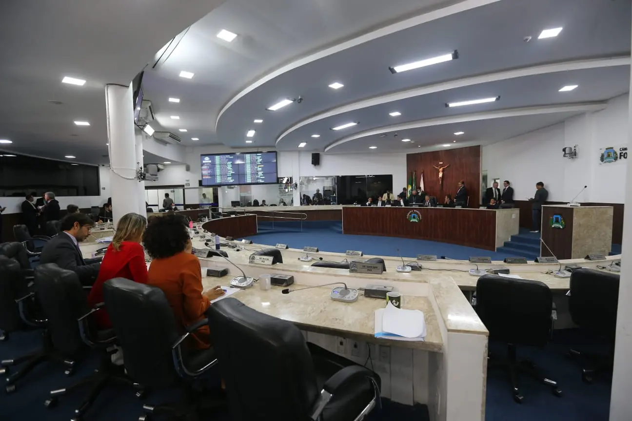 Imagem da notícia: Taxa do lixo em Fortaleza: vereadores aprovam emendas em comissão e proposta vai ao plenário