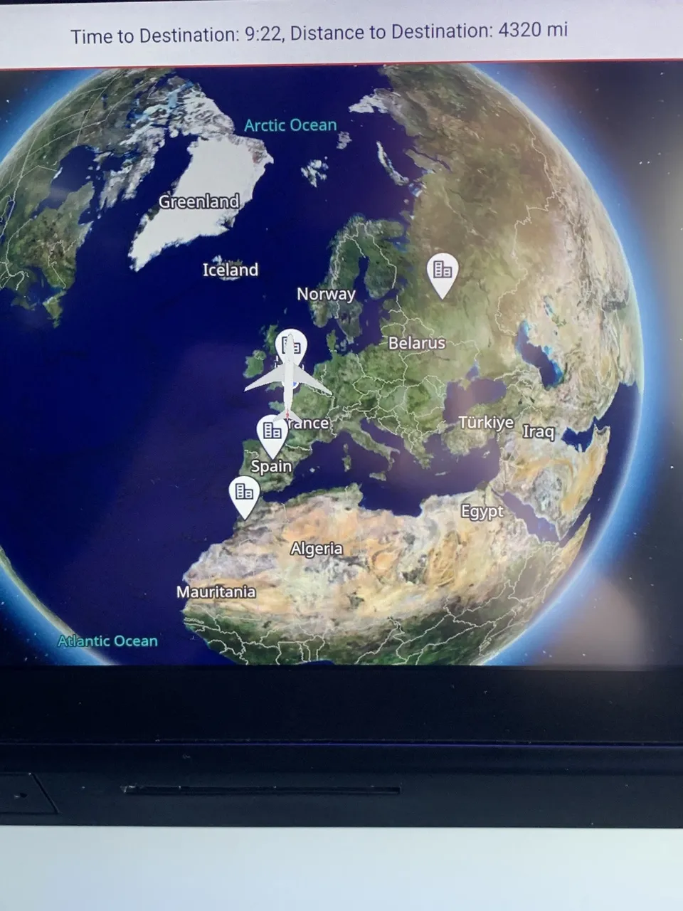 Mapa de voo sobrevoando a Europa