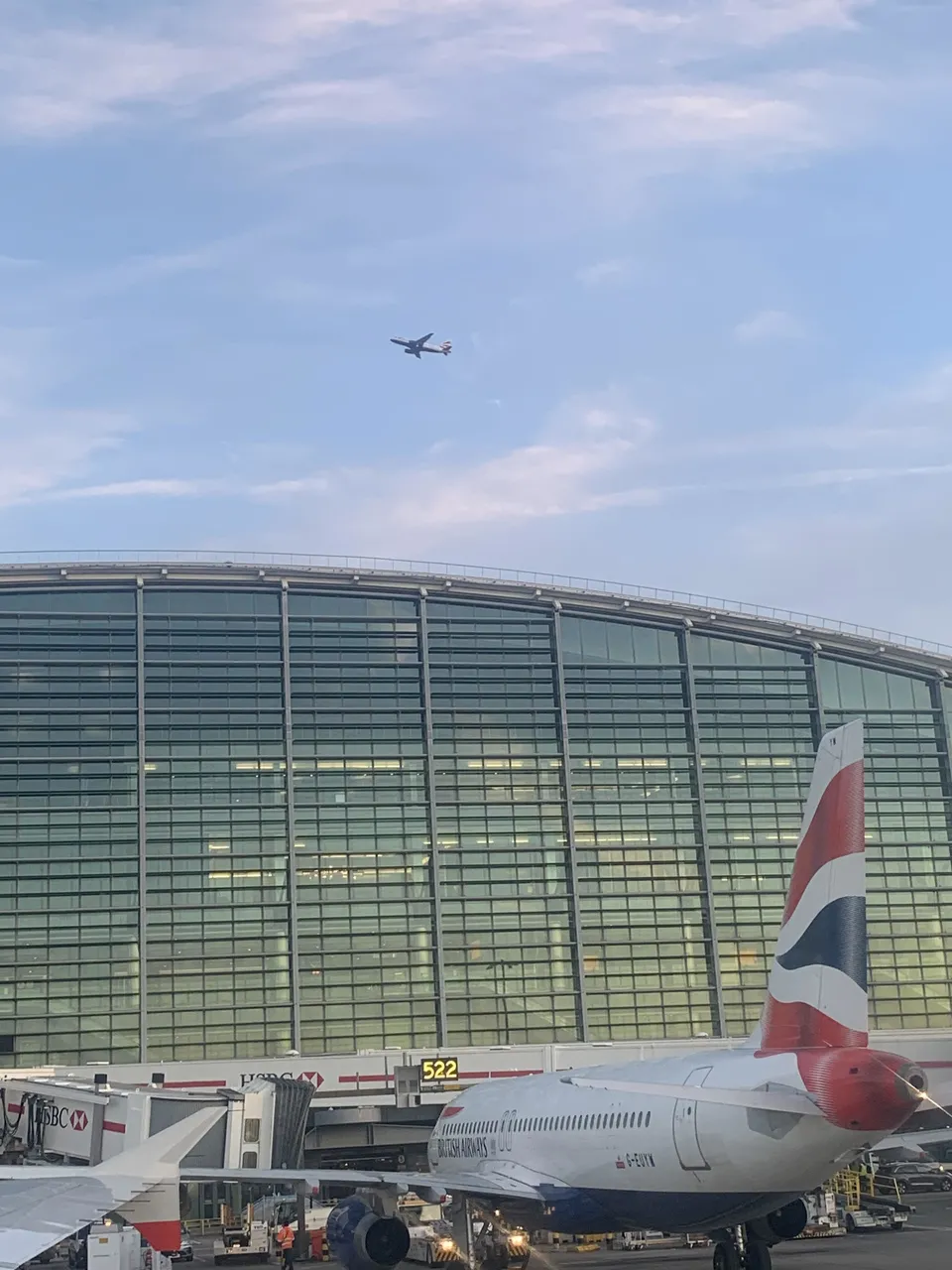 Vista externa do Aeroporto de Heathrow