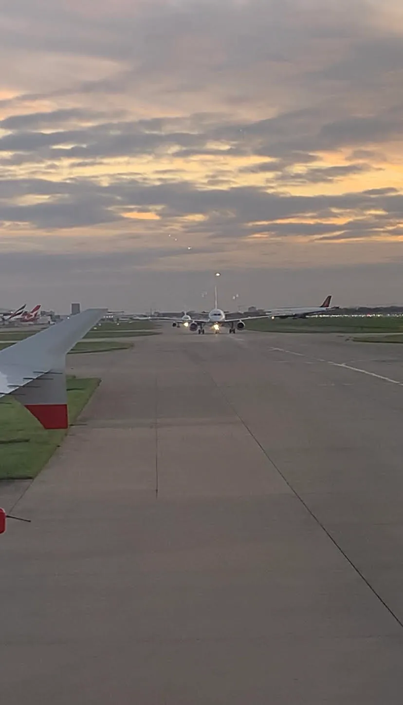 Aeronaves na final para pouso em Londres