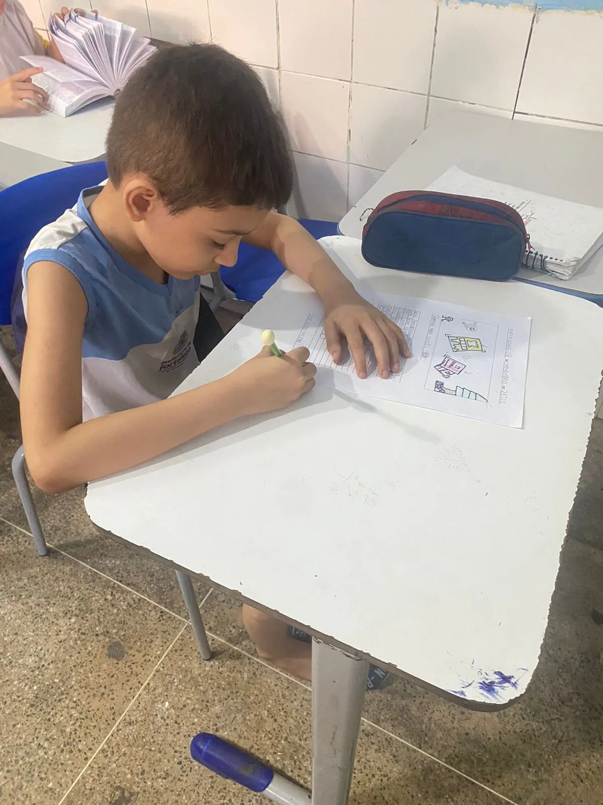 Enzo foi incentivado pelos professores a escrever uma cartinha para o Papai Noel