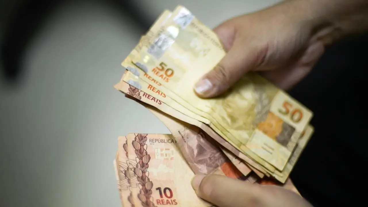 Imagem da notícia: Segunda parcela do 13º salário de servidores do Estado é paga nesta sexta-feira (16)