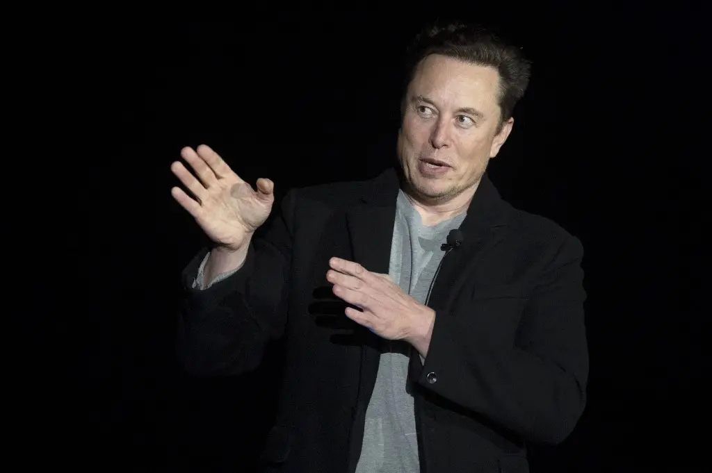 Imagem da notícia: Elon Musk começa a restaurar contas de jornalistas suspensas do Twitter