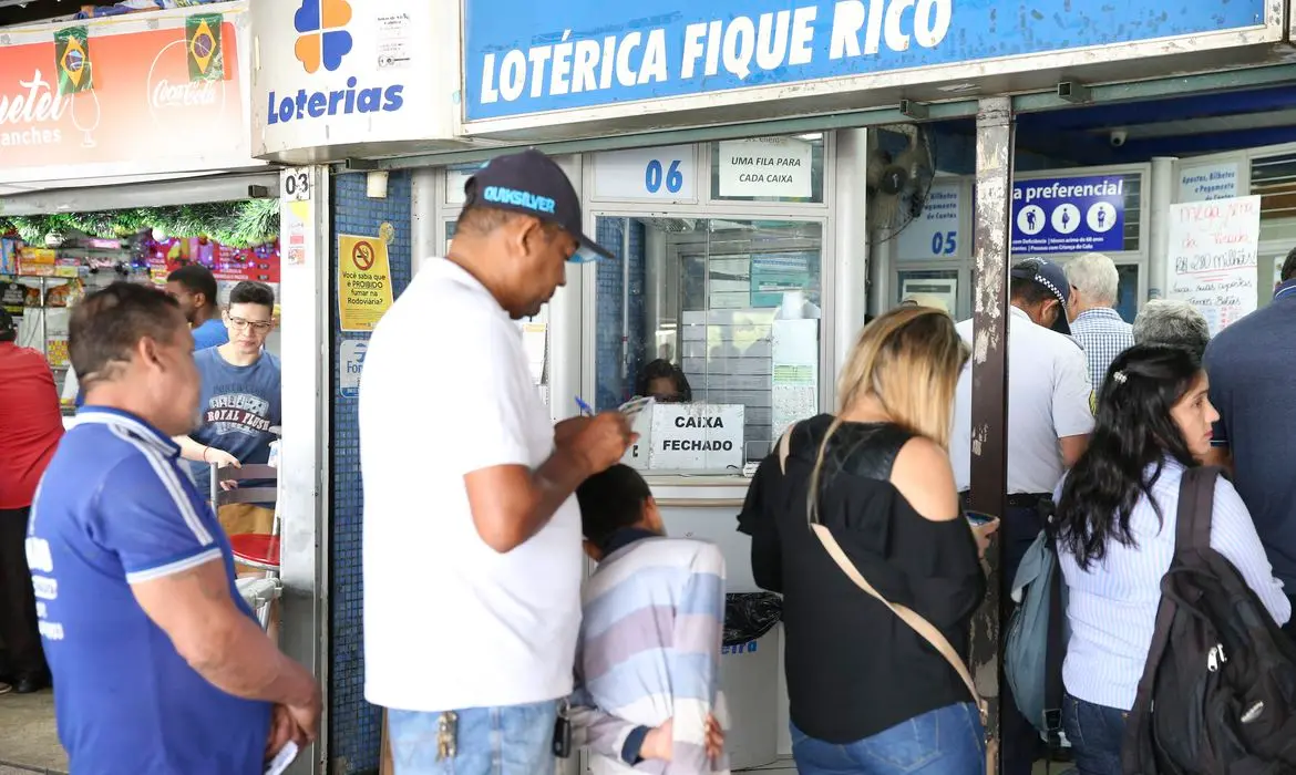 Imagem da notícia: Apostas da Mega Sena feitas a partir desta semana valerão para a Mega da Virada