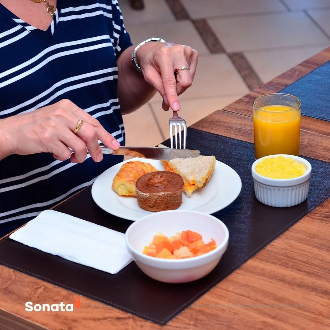 No Hotel Sonata de Iracema, café da manhã custa R$ 40,70 por pessoa