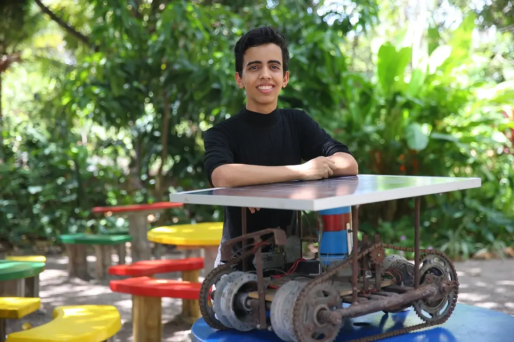Imagem da notícia Conheça a história do estudante cearense que criou o robô semeador 