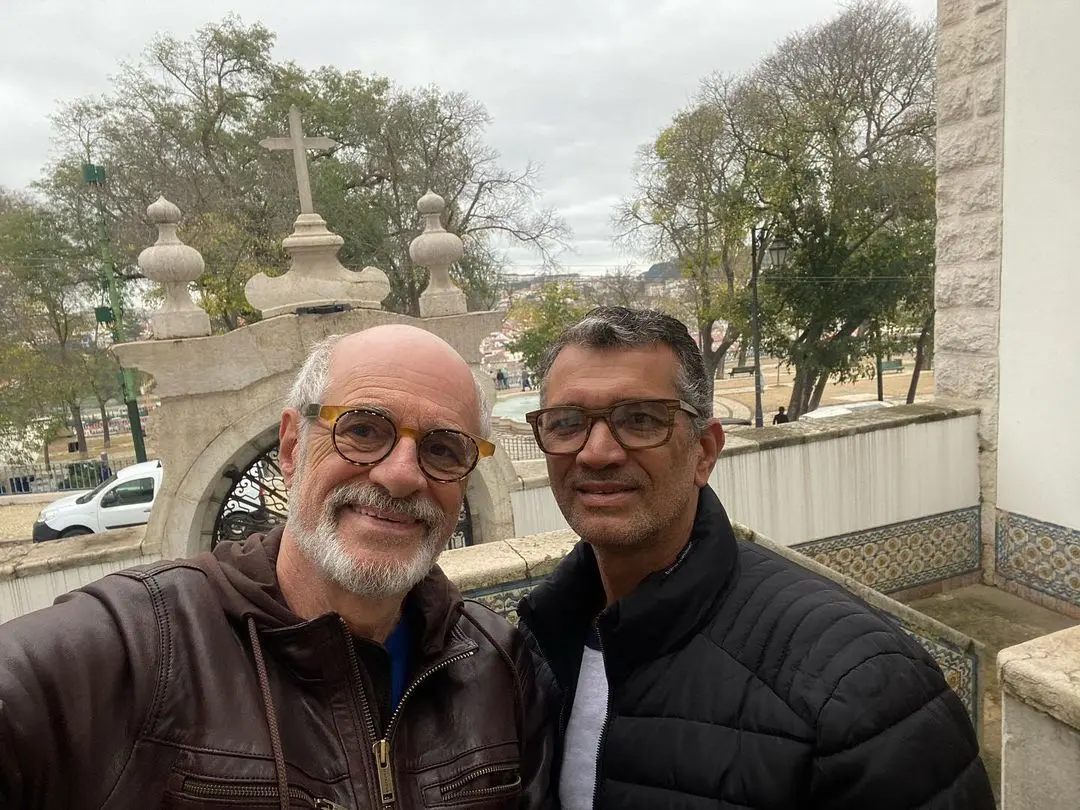 Imagem da notícia: Marcos Caruso se casa com técnico de enfermagem, aos 70 anos, em Lisboa