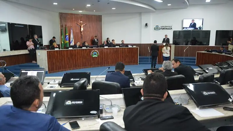 Imagem da notícia: Base de Sarto considera ter votos suficientes para aprovar a taxa do lixo; vereadores travam embate