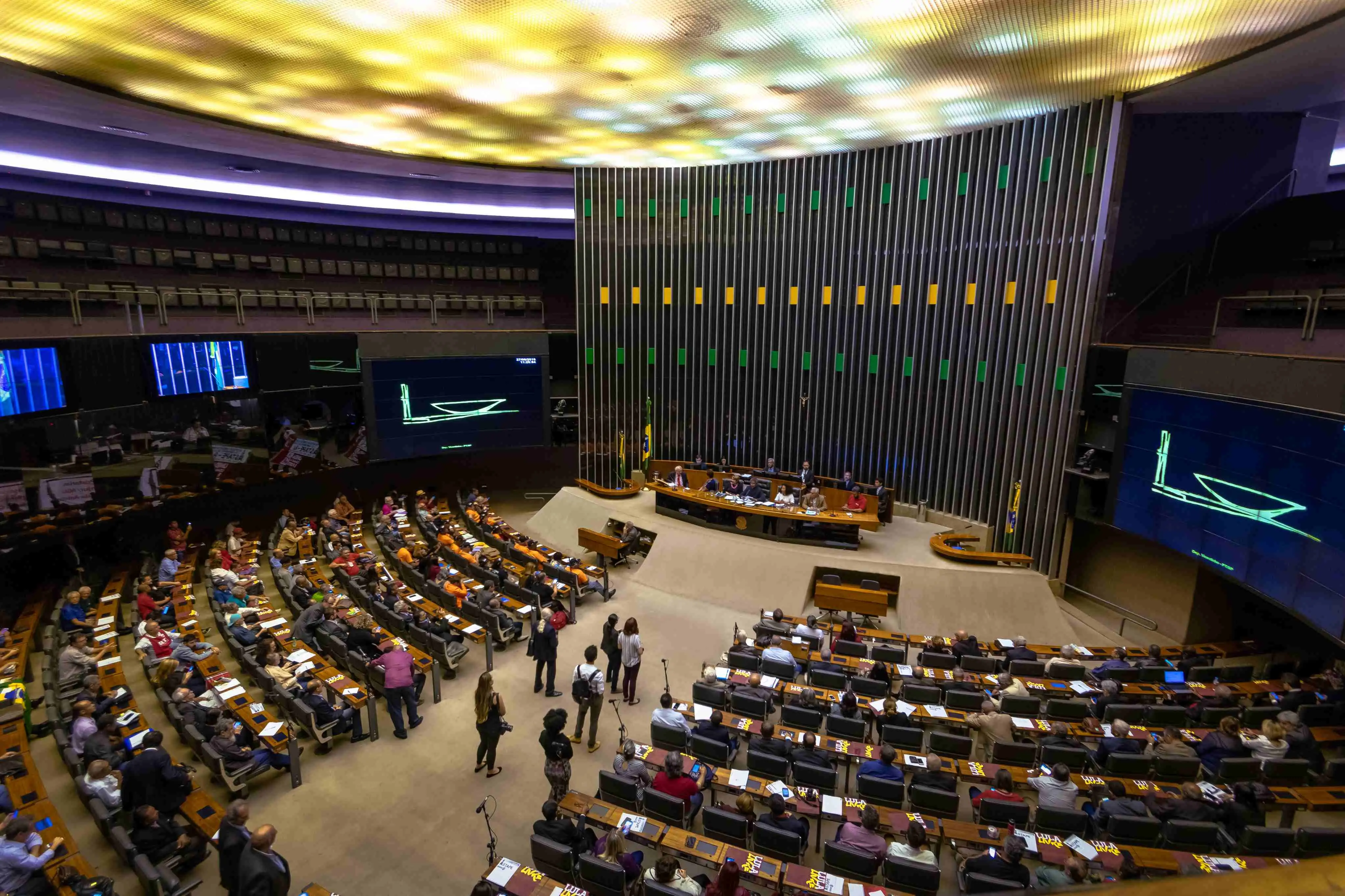 Imagem da notícia: Congresso Nacional aprova Orçamento de 2023 com salário mínimo de R$ 1.320