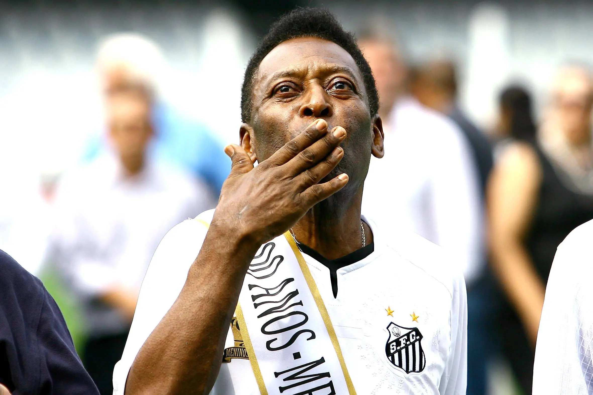 Imagem da notícia: Santos prepara homenagem para Pelé, internado com câncer de cólon