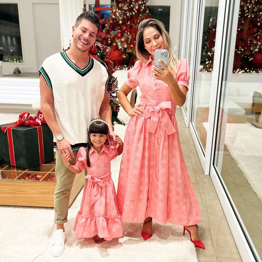 Imagem da notícia: Após separação, Maíra Cardi e Arthur Aguiar passam Natal juntos: 'Isso é maturidade'