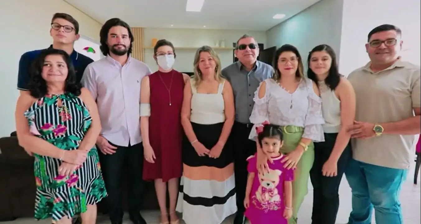 Imagem da notícia: Após transplante e descoberta de irmã, Marina Alves comemora 1º Natal em casa ao lado da família