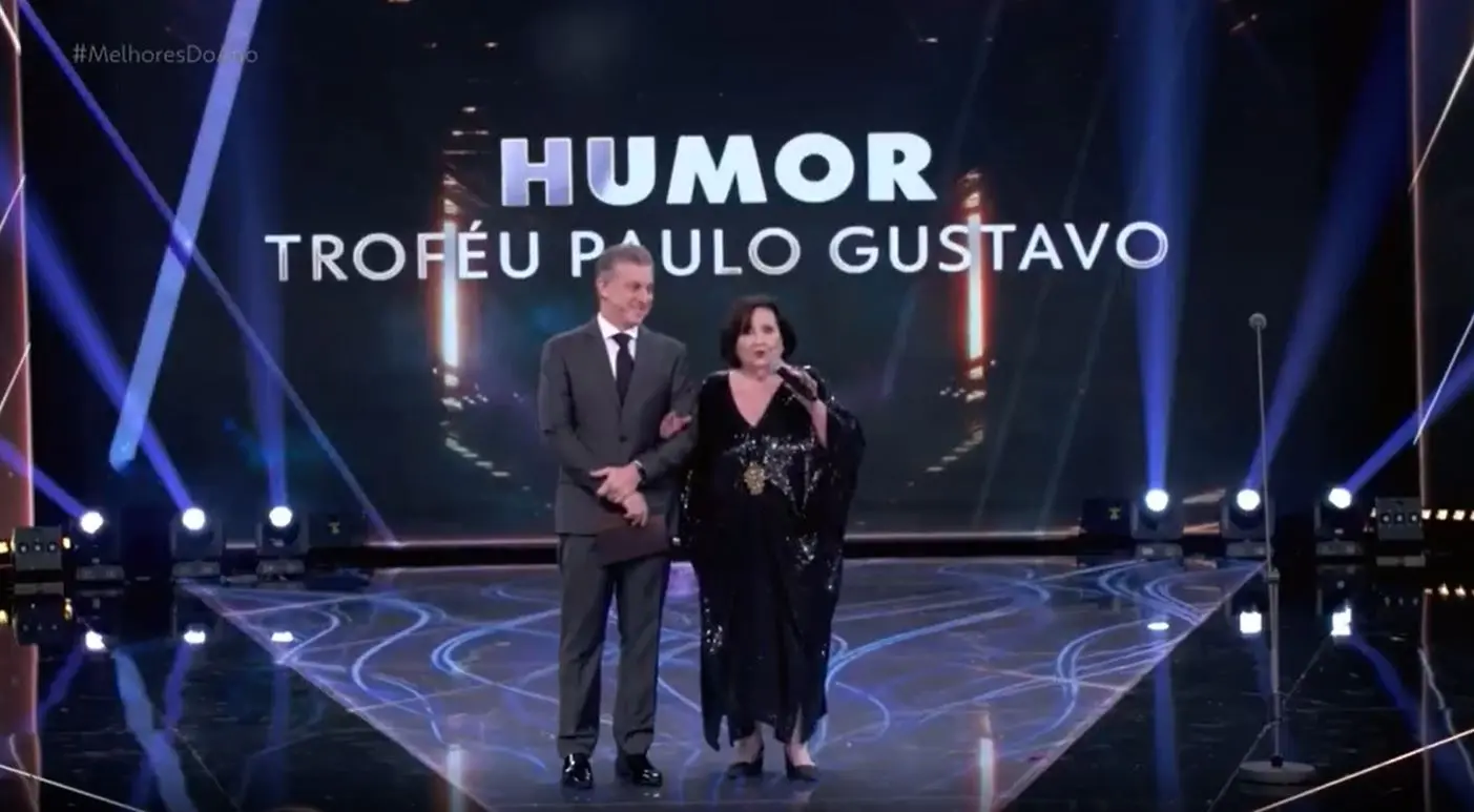 Imagem da notícia: Mãe de Paulo Gustavo, Déa Lúcia revela 'romance' com tio de Murilo Benício