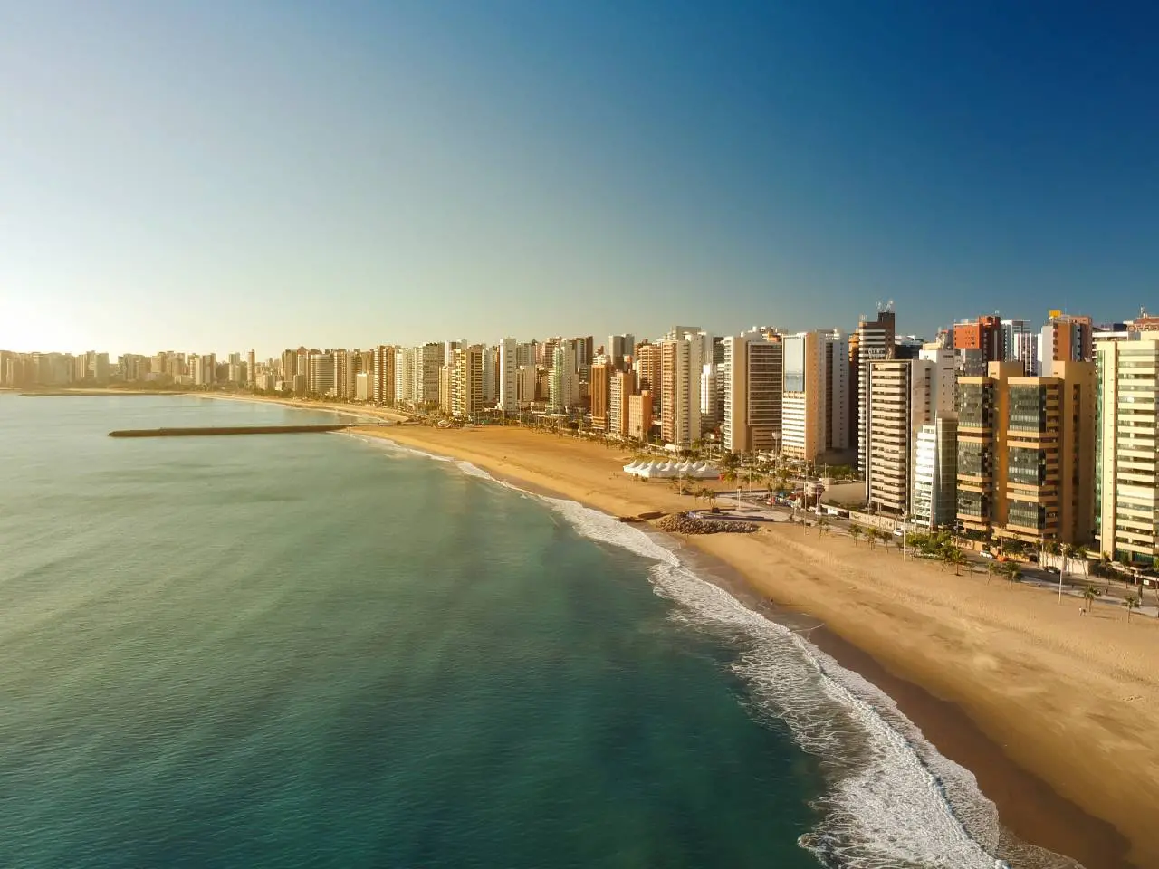Vista aérea da orla de Fortaleza