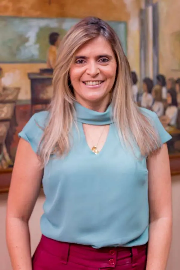 Imagem da notícia: Elmano mantém Eliana Estrela como secretária da Educação do Ceará 