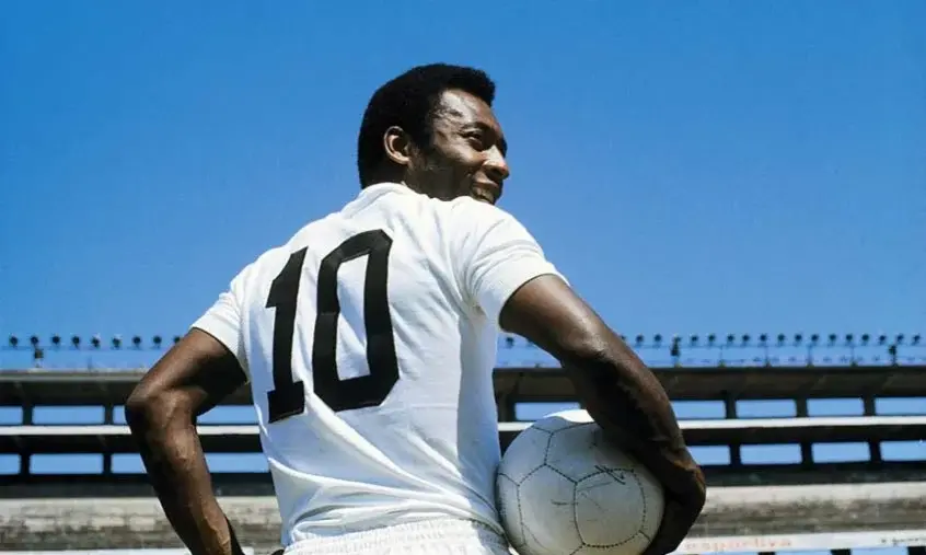 Imagem da notícia: Família de Pelé pedirá para Santos aposentar camisa 10