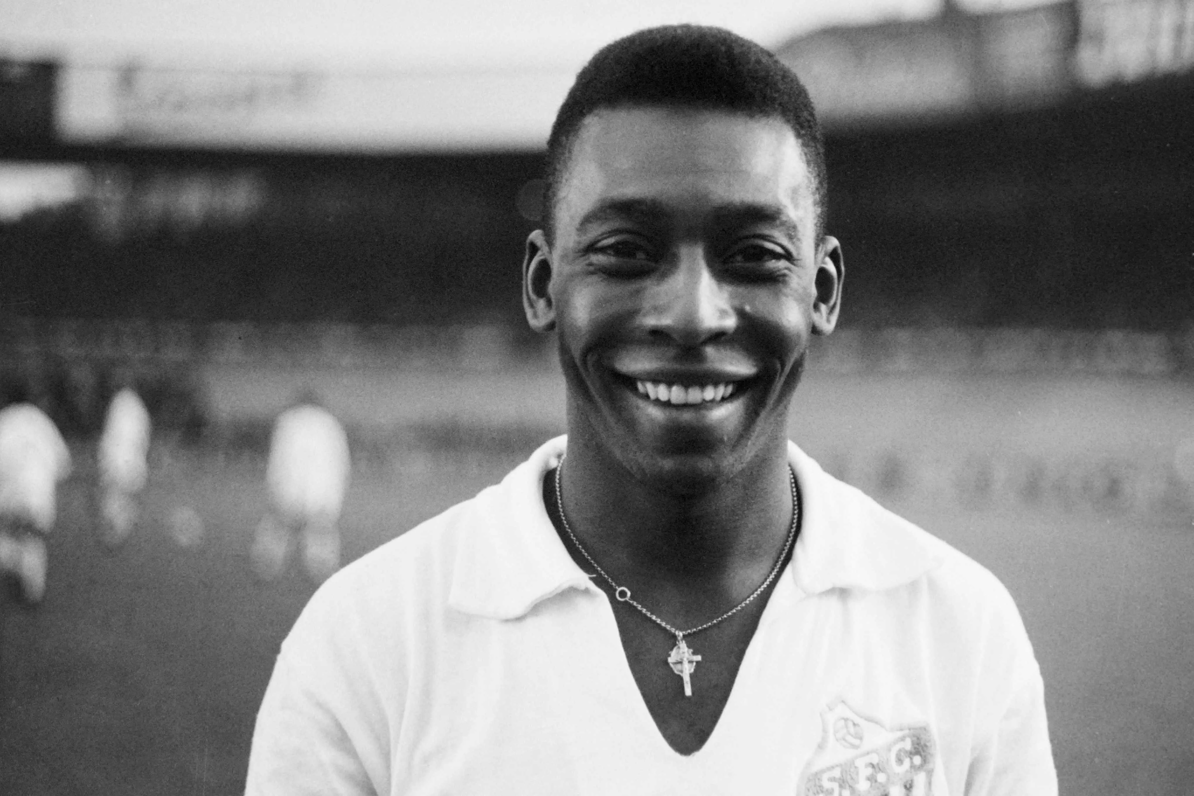 Pelé durante jogo do Santos em 13 de junho de 1961; atleta faleceu nesta quinta (26)