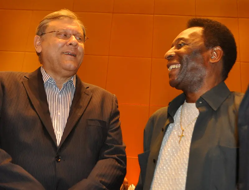 Imagem da notícia: Jornalista Milton Neves chora ao vivo ao comentar morte de Pelé; veja vídeo