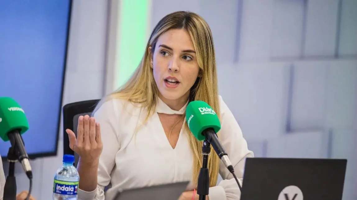 Imagem da notícia: Elmano anuncia vice-governadora Jade Romero para a Secretaria das Mulheres