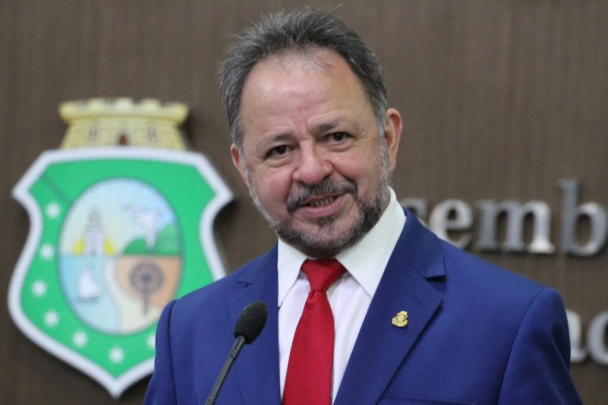 O deputado estadual Acrísio Sena ficou na 3ª suplência da federação PT, PV, PCdoB nesta última eleição
