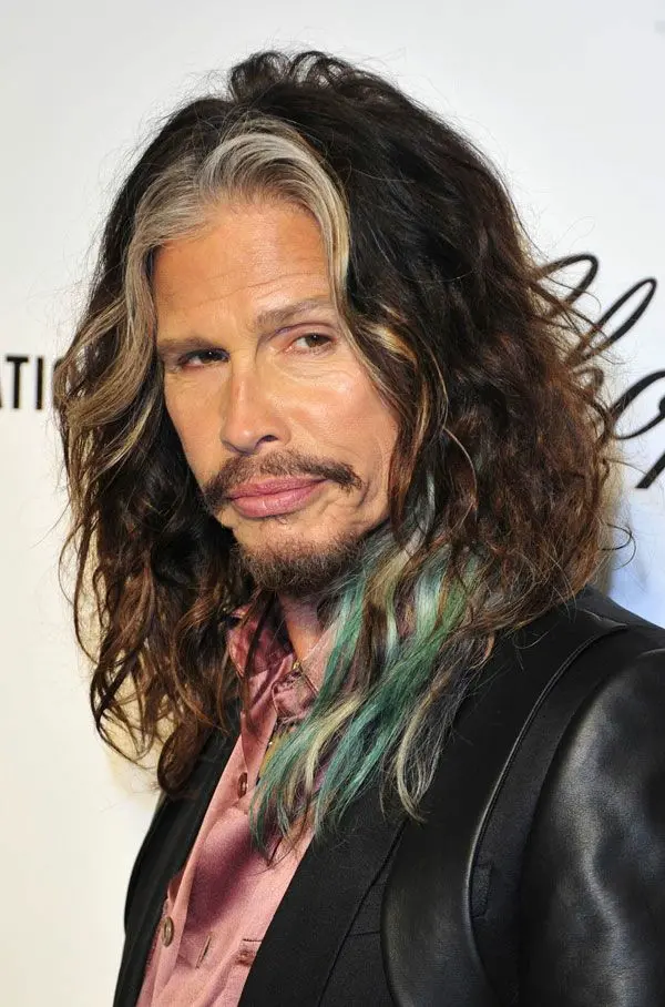 Imagem da notícia: Vocalista do Aerosmith, Steven Tyler é acusado de agredir sexualmente menor de idade