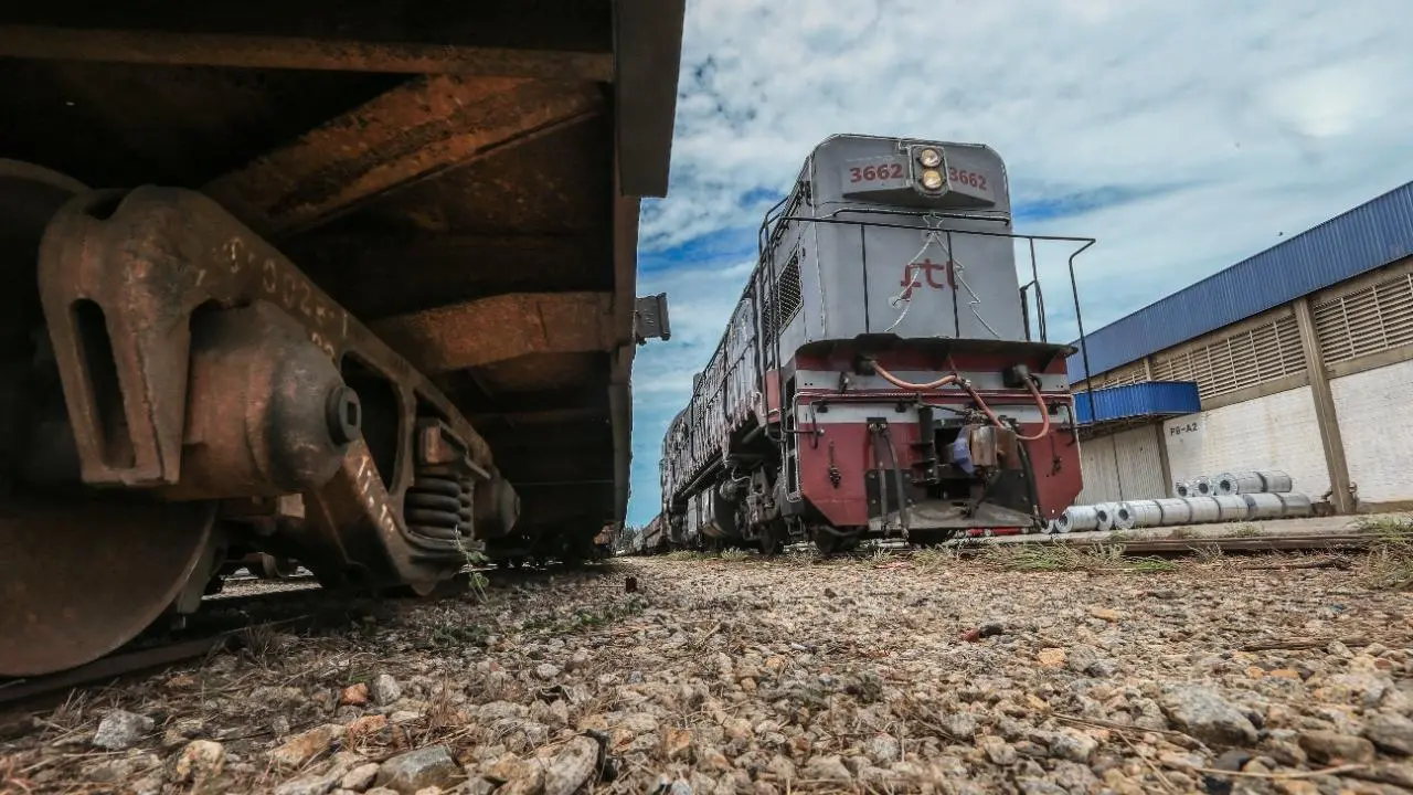 Imagem da notícia: Transnordestina: veja cronograma das obras e o que muda com aditivo do contrato da ferrovia no CE 