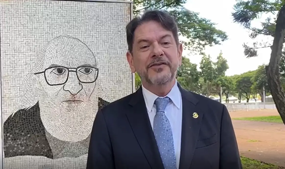 Imagem da notícia: 'O Brasil vai ver como a educação faz a diferença', diz Cid ao citar Camilo e Izolda no MEC