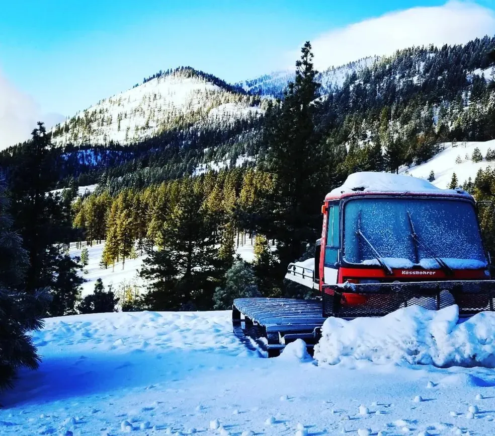 Jeremy Renner postou vídeo no snowcat