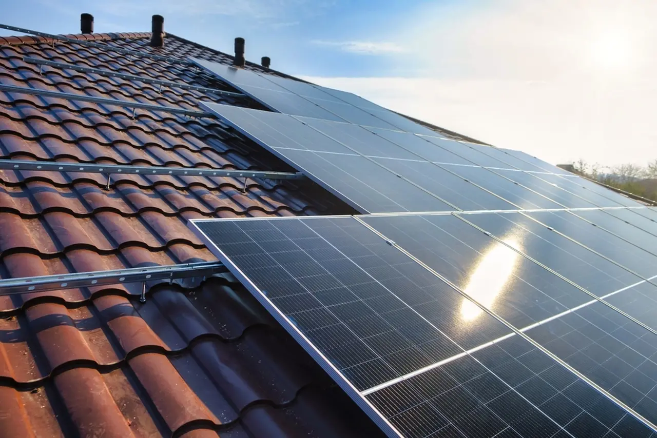 Imagem da notícia: BNB amplia recursos para financiamento de energia solar em residências em 2023; veja como conseguir 