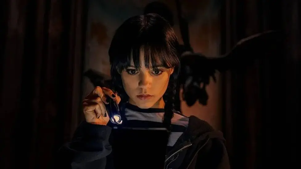 Imagem da notícia: Segunda temporada de Wandinha pode não ser lançada na Netflix; entenda