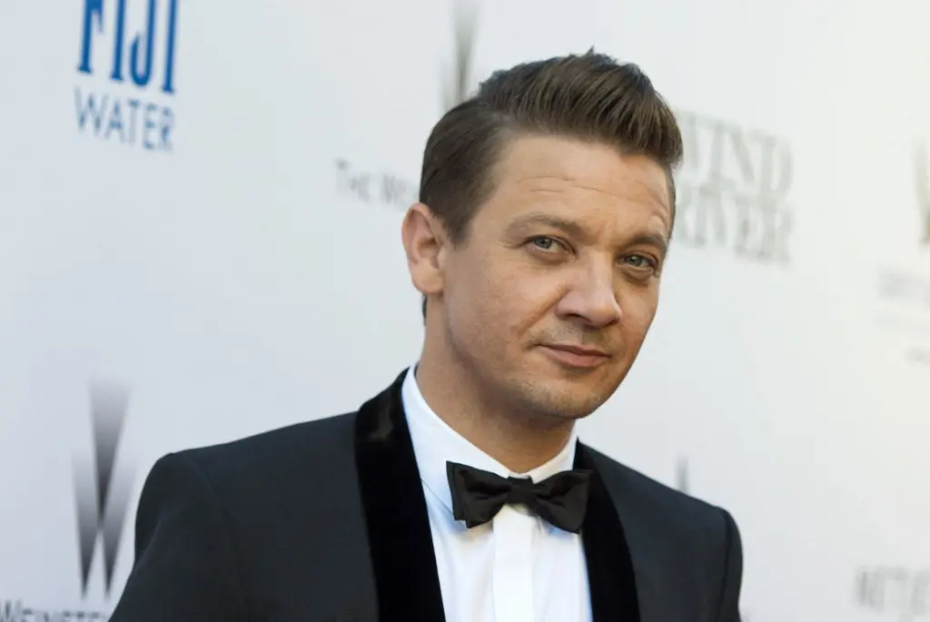 Imagem da notícia: Jeremy Renner, ator de Os Vingadores, sofreu acidente enquanto tentava ajudar outro veículo; entenda