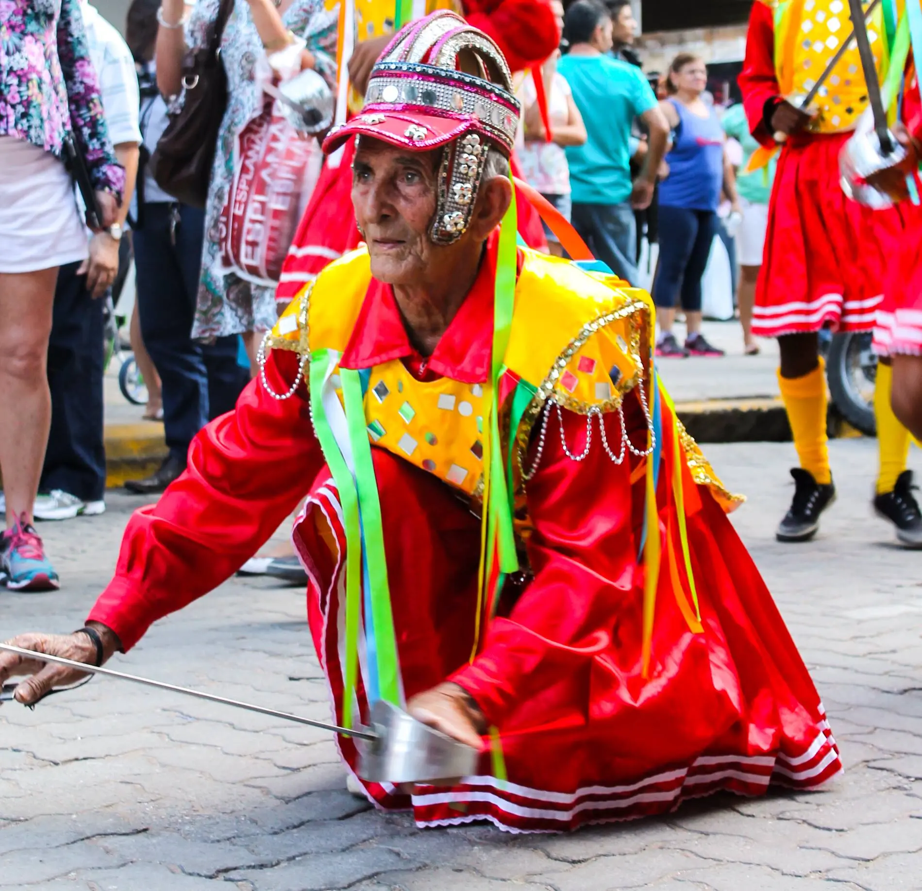 Imagem da notícia: Mestre Aldenir mantém a folia de Reis viva há quase 70 anos no Cariri: 'Eu quero seguir brincando'