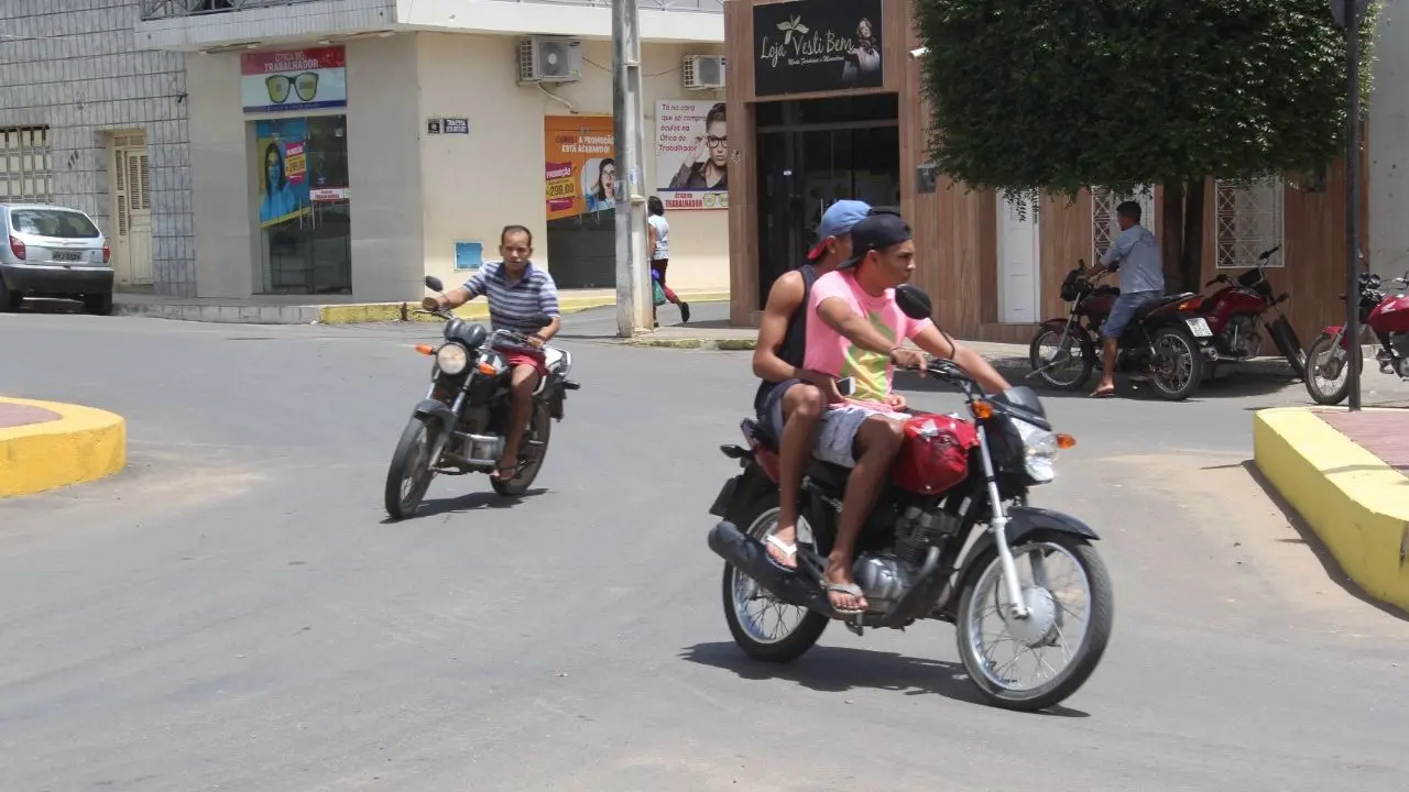 Imagem da notícia: Saiba por que 98 cidades do CE desrespeitam a lei há 24 anos e seguem sem municipalizar o trânsito 