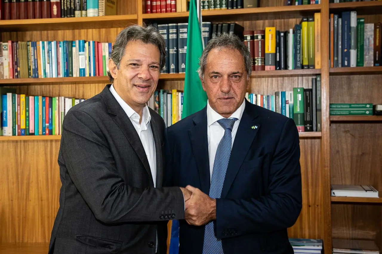 Imagem da notícia: Haddad e embaixador da Argentina conversam sobre criação de moeda comum para o Mercosul