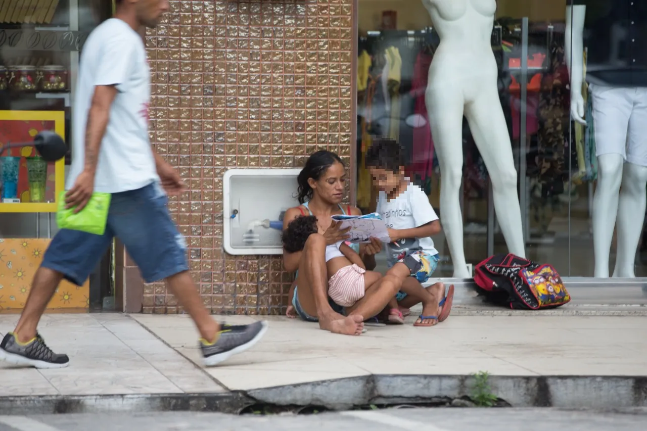 Ciclo da pobreza se mantém devido às falhas em políticas públicas