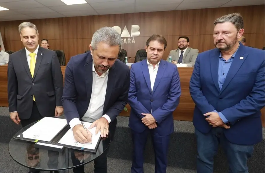 Imagem da notícia: Empresas terão três meses para se adequar ao piso salarial dos advogados no Ceará