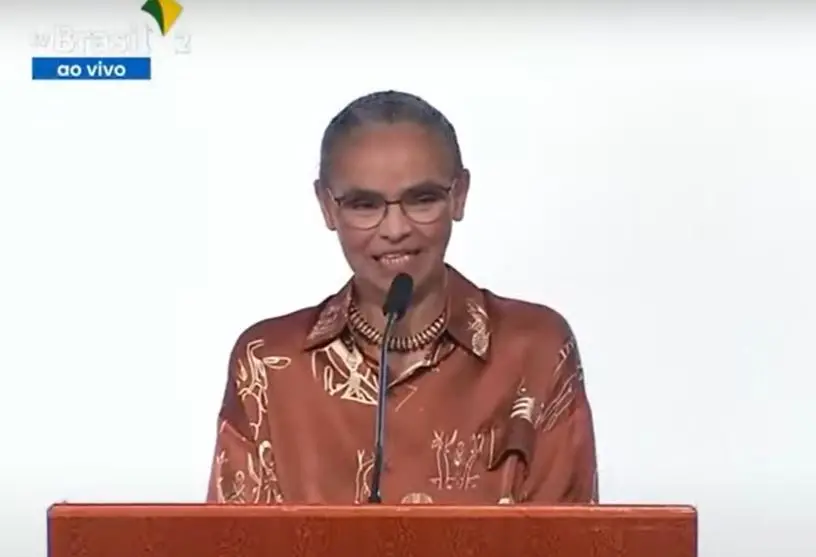 Imagem da notícia: Marina Silva passa mal após fim de discurso de posse nesta quarta (4)